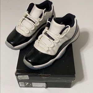 Jordan 11 low (concord)